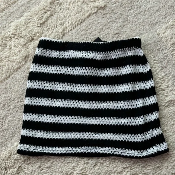 PrettyLittleThing Black and White Striped set - Picture 11 of 11